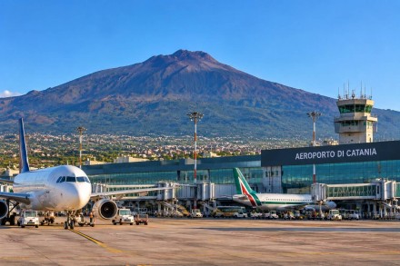 Emergenza trasporti al Sud: blocchi dei Tir, supermercati vuoti e aeroporti a secco di jet fuel
